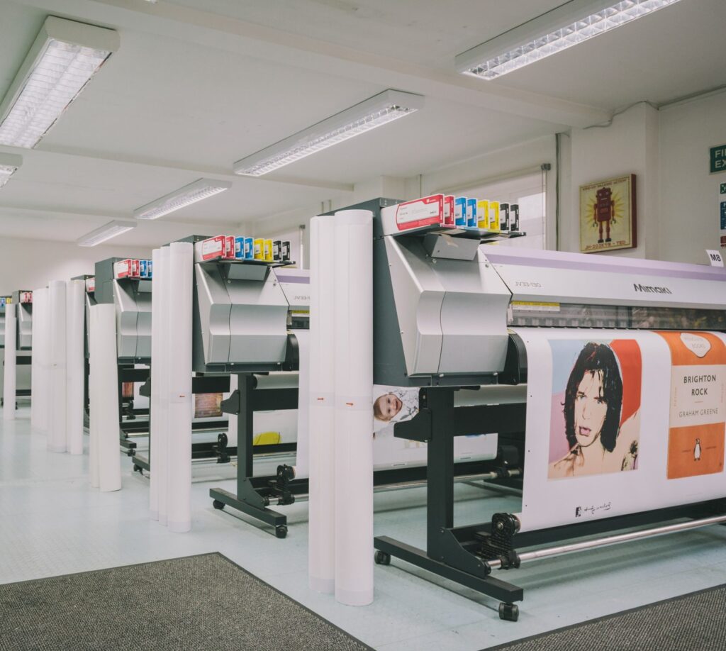 Großformat-Digitaldrucker in der Werkstatt