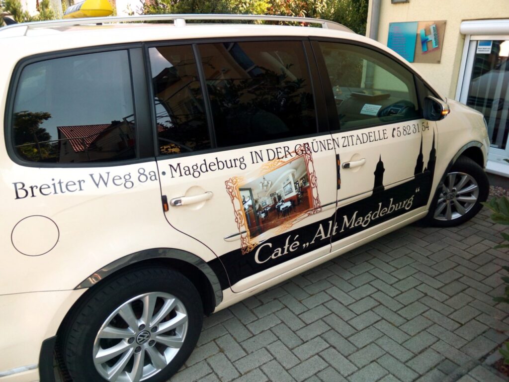 Beschrifteter Van des Cafés Alt Magdeburg